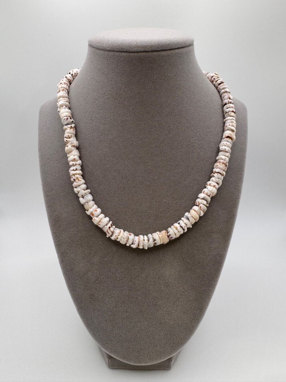 Vintage Puka Shell Necklace 16.5” Natural Shell Beaded Barrel Clasp 40g